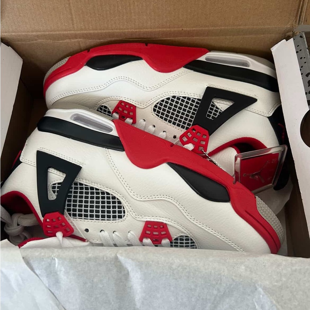 Jordan 4 fire red